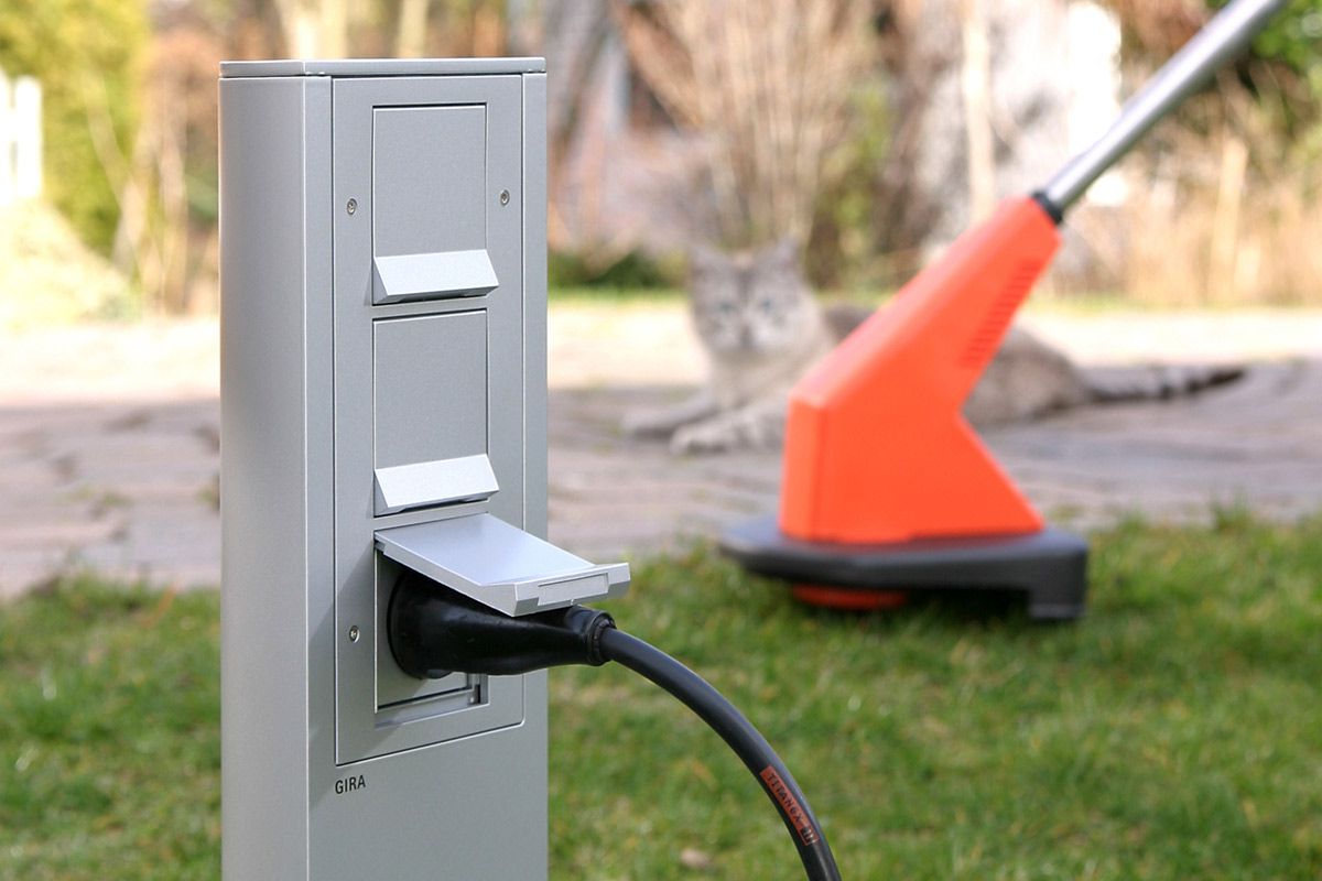 gira energiesaule sorgt fur strom und licht im garten ihr elektriker in bad bentheim elektrotechnik jens ohmann